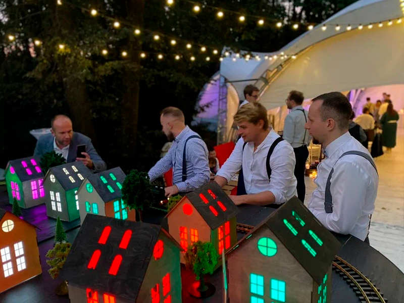 Бар с железной дорогой