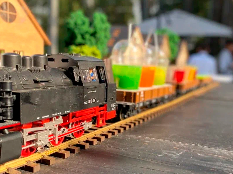 Бар с железной дорогой