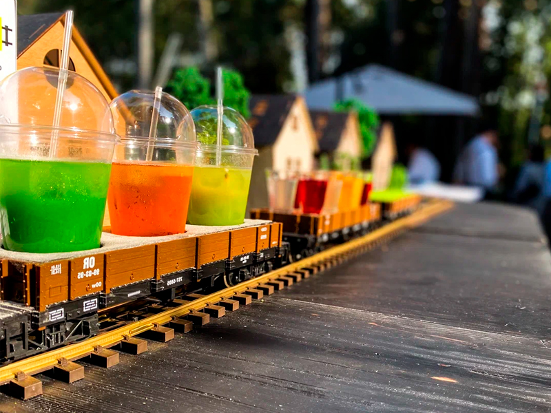 Бар с железной дорогой