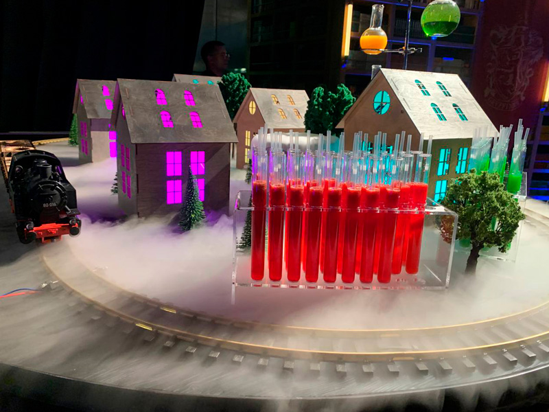 Детский бар с железной дорогой