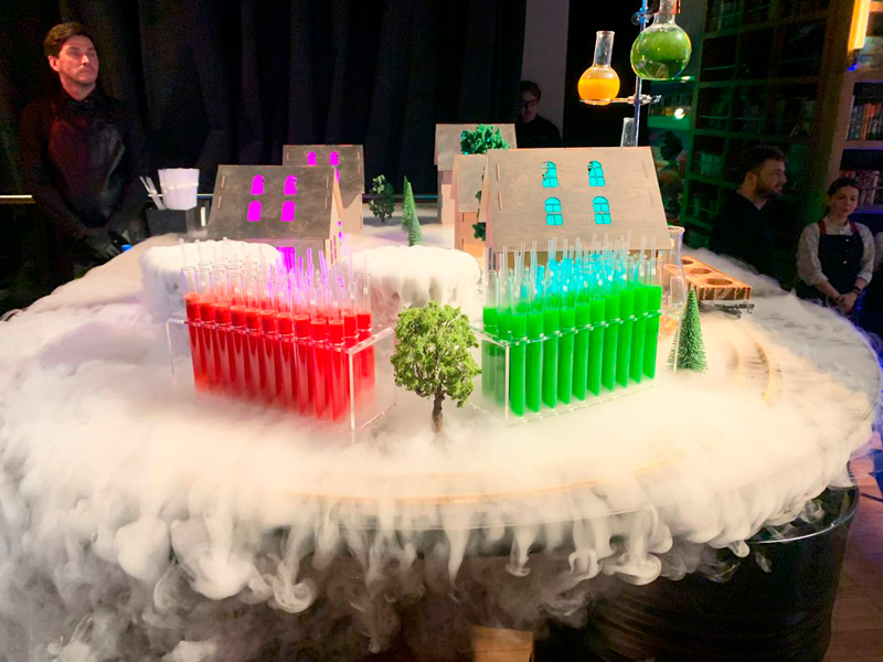 Детский бар с железной дорогой