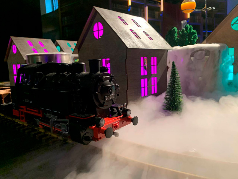 Детский бар с железной дорогой