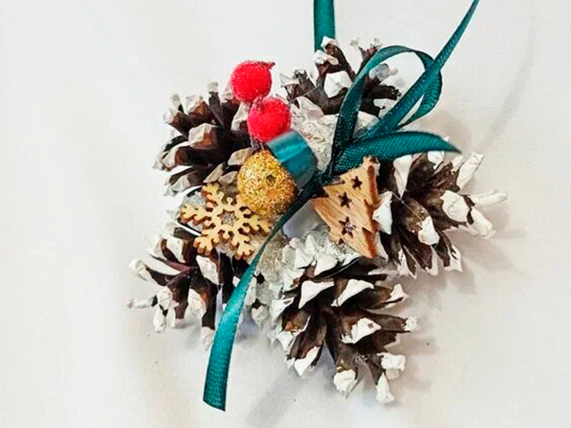 Создание новогодних игрушек из натуральных материалов