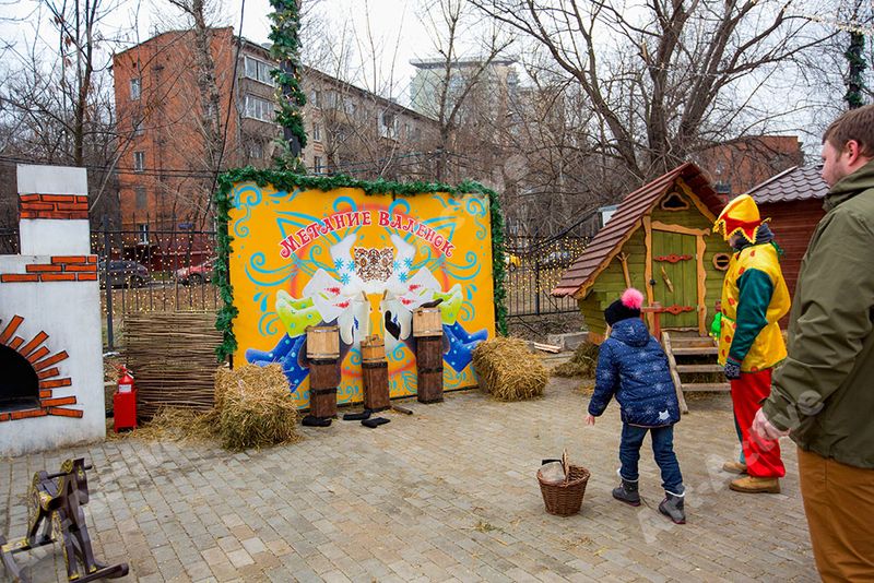 Метание Валенок