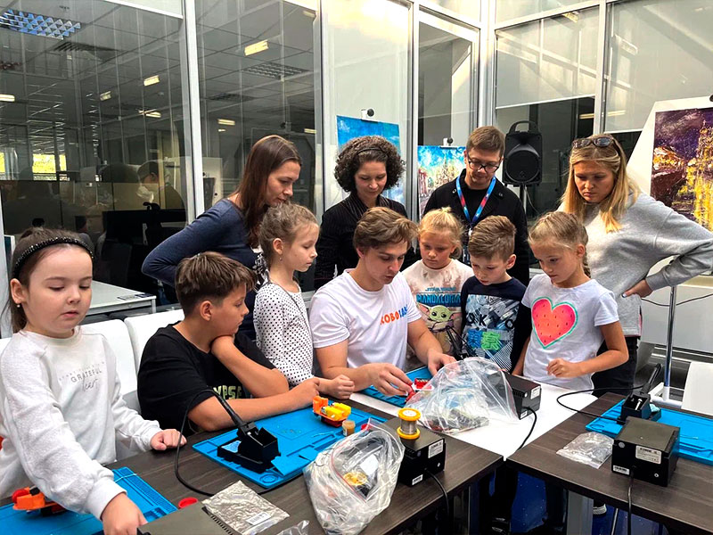 МК Робототехника: Машинка с пропеллером