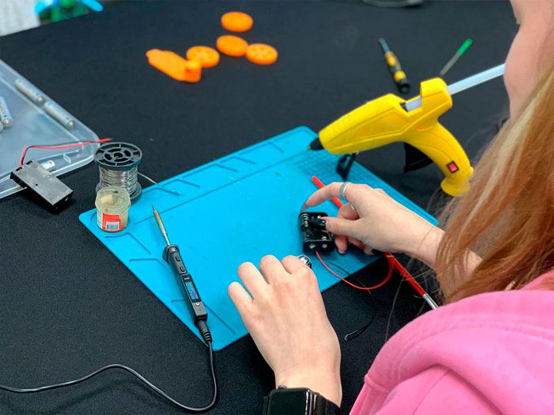 МК Робототехника: Машинка с пропеллером