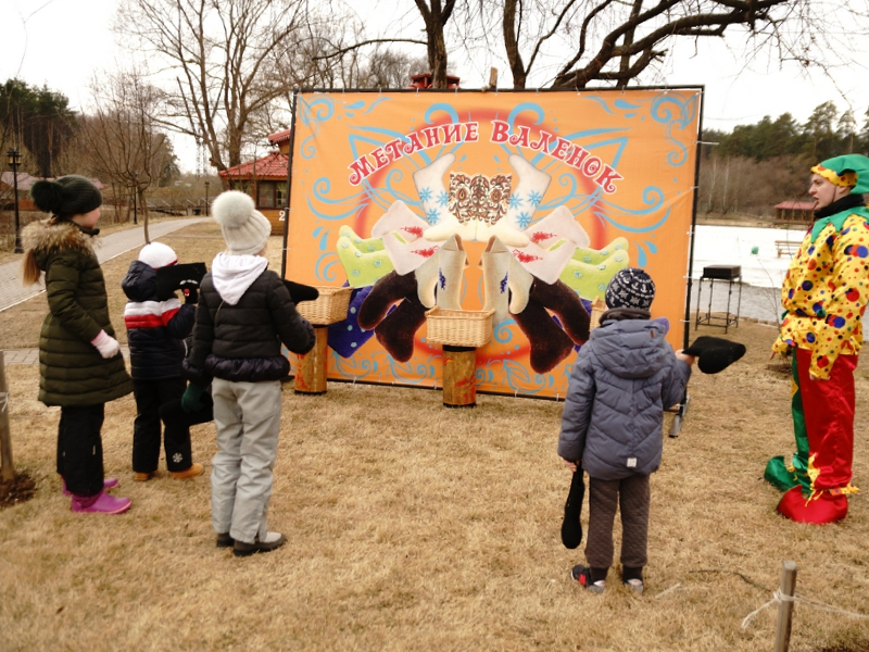 Метание Валенок