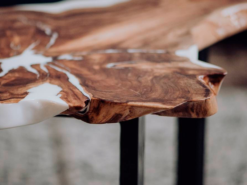 Журнальный стол из спила карагача